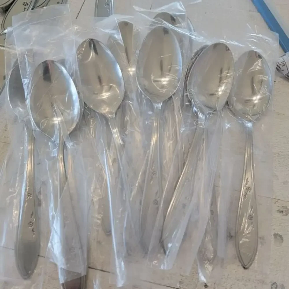 Imperial International Stainless Silverware FLOWER DANCE Lot 12 teaspoons‎ NEW